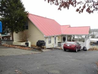 444 Lost Creek Boat Dock Rd, Decaturville, TN 38329-5236