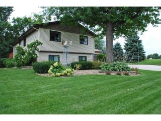 1597 14th St, Hastings, MN 55033-2403