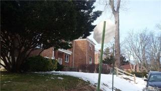 26 Linden St, Great Neck, NY 11021-3825