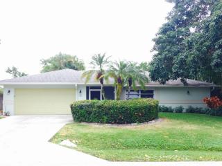 1700 Forest Lakes Blvd, Naples, FL 34105-2282