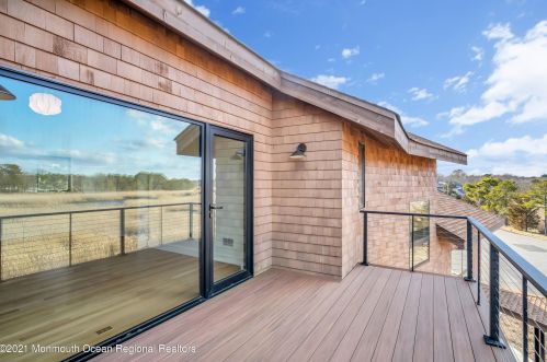 49 Cherokee Ln, Bricktown NJ  08724-4405 exterior