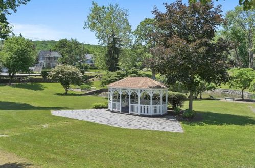29 Fourth St, Hillburn NY  10931-1196 exterior