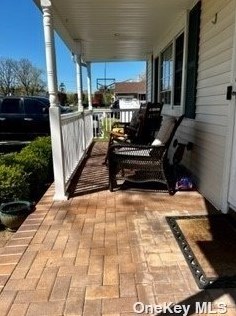 1559 Feureisen Ave, Bohemia, NY 11716-1531