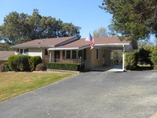 415 Pinewood Dr, Radcliff KY  40160-8741 exterior