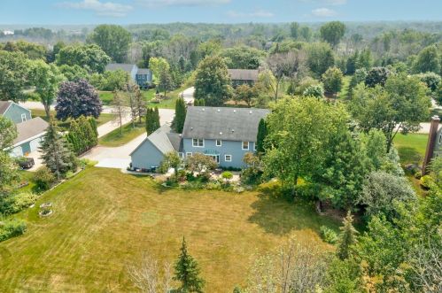 1716 Glen Oaks Ln, Thiensville, WI 53092-2934