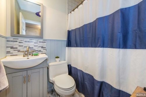 55 Demarest Ave, Oakland NJ  07436-2603 exterior