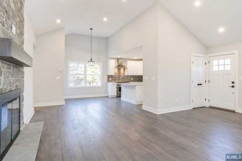 676 Ramapo Valley Rd, Oakland NJ  07436-3003 exterior