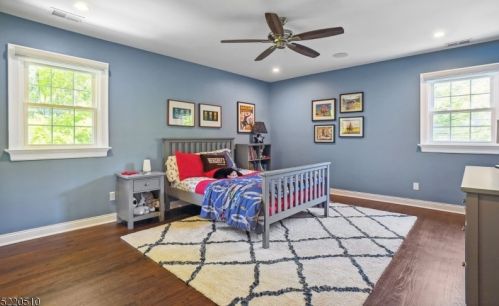 990 Chimney Ridge Dr, Springfield NJ  07081-3702 exterior