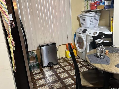 93-14 214th St, Jamaica, NY 11428-1044