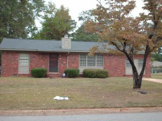 42 Woodbine Rd, Tuscaloosa, AL 35405-5039