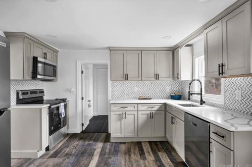 829 Bailey Hill Rd, Killingly CT  06241-1836 exterior