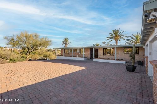 4305 Avenida Del Cazador, Tucson AZ  85718-7065 exterior