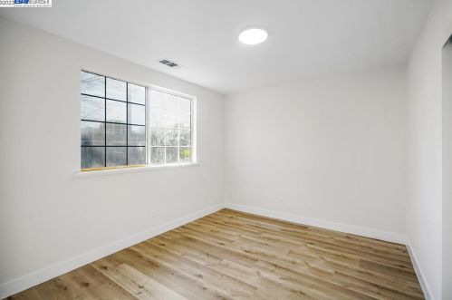 2954 Clearland Cir, West Pittsburg CA  94565-3243 exterior
