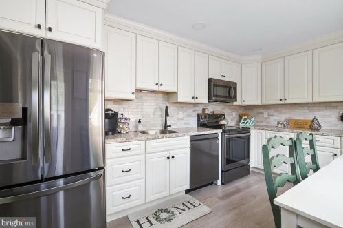 148 Meadow Ln, Southampton, PA 18954-1834
