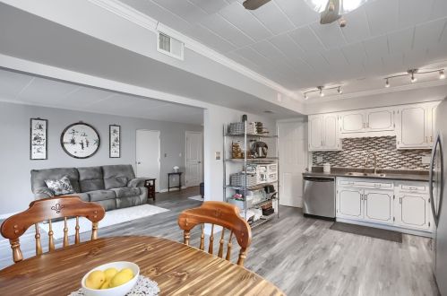 501 Camelot Dr, Pittsburgh PA  15237-4977 exterior