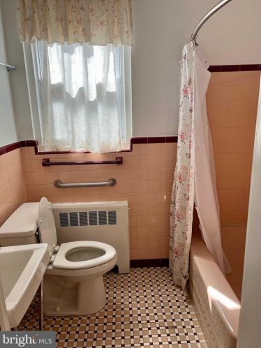 408 Gln Echo Rd, Philadelphia PA 19119-2915 exterior