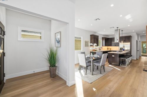 841 58th St, Oakland CA  94608-1403 exterior