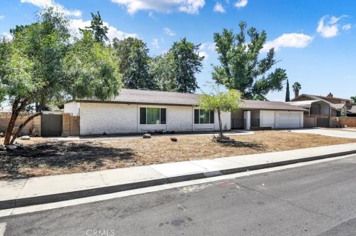 762 Peach St, San Jacinto CA  92583-2804 exterior