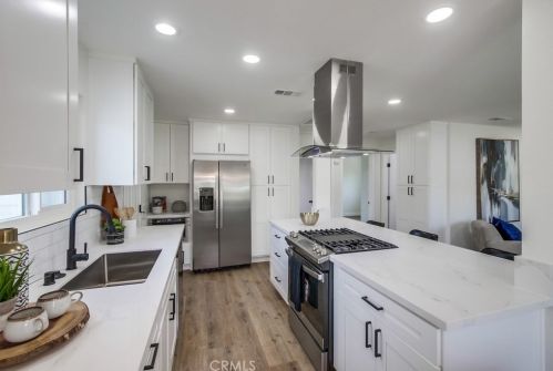 3707 Balboa Dr, Oceanside CA  92056-3947 exterior