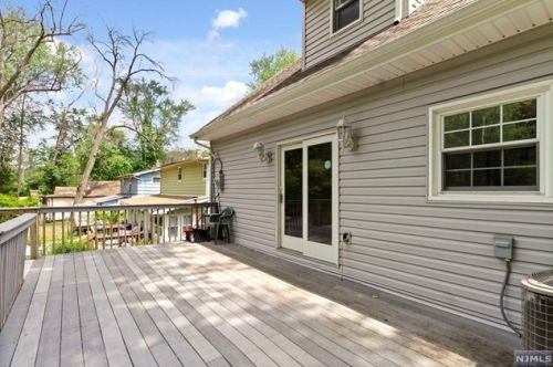 29 River Rd, Oakland NJ  07436-1912 exterior