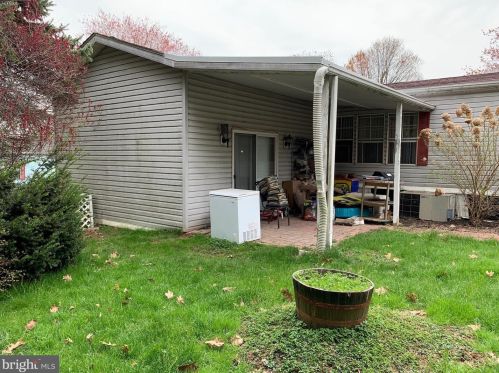 1002 Redwood Dr, Breinigsville PA  18031-1627 exterior