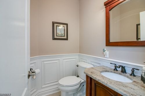 1 Mueller Pl, Warren NJ  07059-5703 exterior
