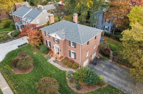 800 Hulton Rd, Oakmont, PA 15139-1305