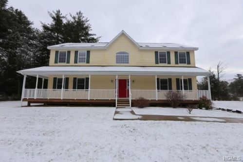 63 Forest Ln, Monticello, NY 12701-4640