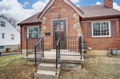 5734 Haubner Rd, Cincinnati, OH 45247-6931