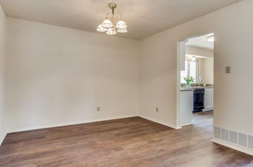 205 Meadow Ln, Denton TX  76207-7410 exterior