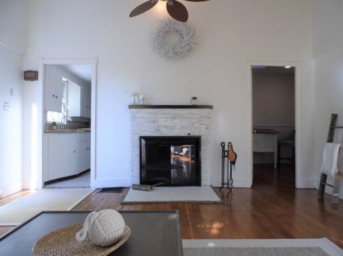 96 Hull St, Hingham, MA 02043-1421