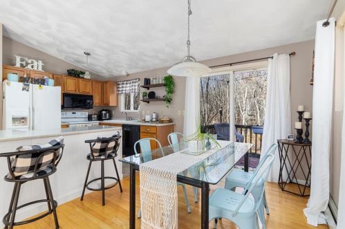 73 Tanner Ave, Warwick RI  02886-4510 exterior