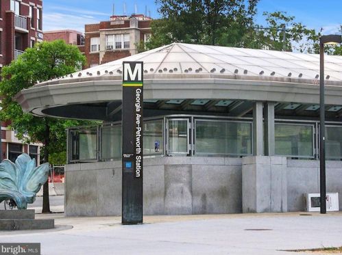 225 Emerson St, Washington DC  20011-4173 exterior