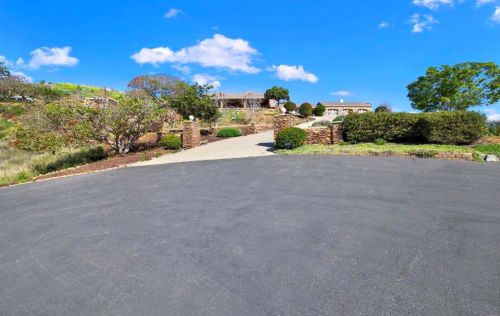 30419 Canyon Estates Rd, Vista CA  92084-1043 exterior