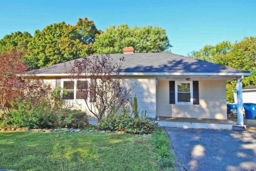 641 Southlawn Dr, Shelbyville, KY 40065-8833