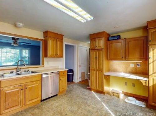 43 James St, Colchester CT  06415-1118 exterior