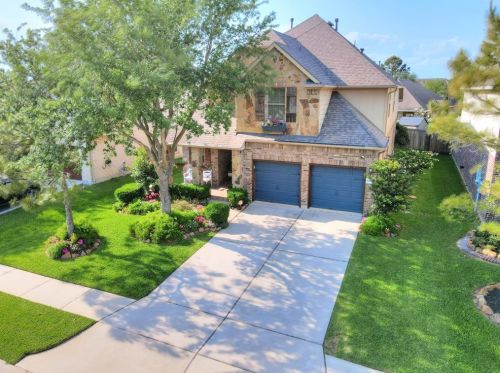 12515 Emerald Springs Dr, Pearland, TX 77584-6731