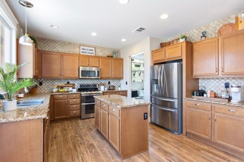 34200 Nandina Ct, Lake Elsinore CA  92532-2954 exterior