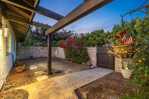 1350 Comstock Ave, Glendora CA 91741-2721 exterior