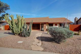 3822 Wagoner Rd, Glendale, AZ 85308-1916