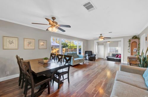 205 Kendal St, Vacaville CA 95688-3827 exterior