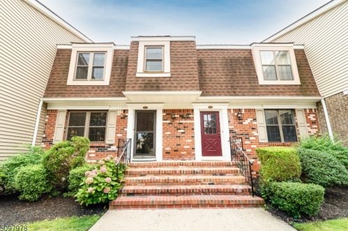 35 Heritage Ln, Perth Amboy, NJ 08863-1464