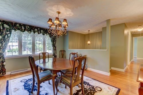 36 Pond St, Medway, MA 02053-2163