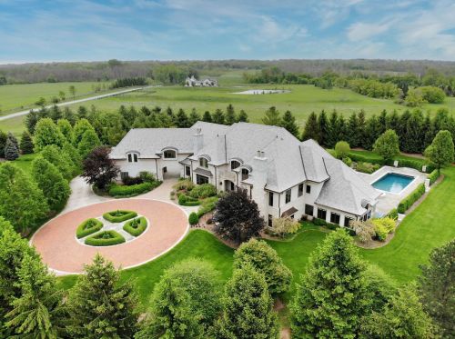 13804 Martin Way, Thiensville, WI 53097-1752