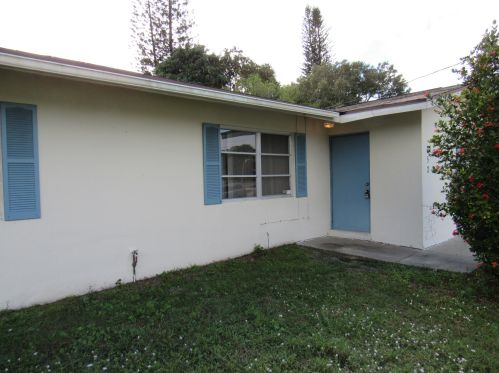 252 Lakehurst Dr, Fort Pierce, FL 34983-2584