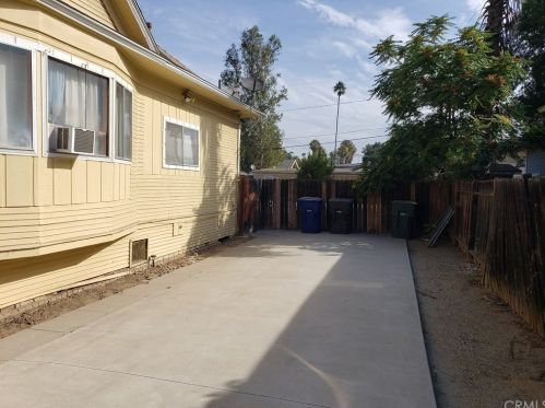 3939 6th St, Riverside, CA 92501-2739