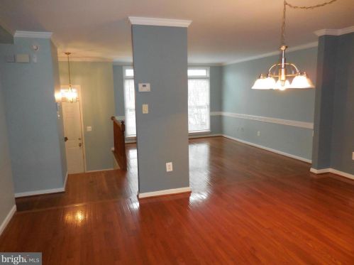 8023 Tanworth Ct, Springfield VA  22152-3658 exterior