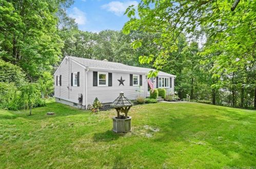 69 Beach Dr, Waterbury, CT 06712-1604