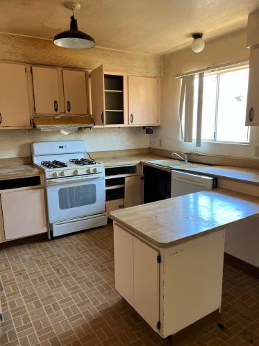 301 Soledad St, Santa Barbara CA  93103-2642 exterior