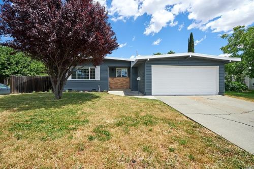 349 Plum St, Vacaville CA  95688-2740 exterior